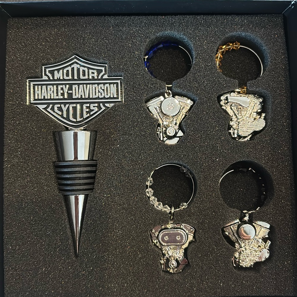 Harley Davidson wine set